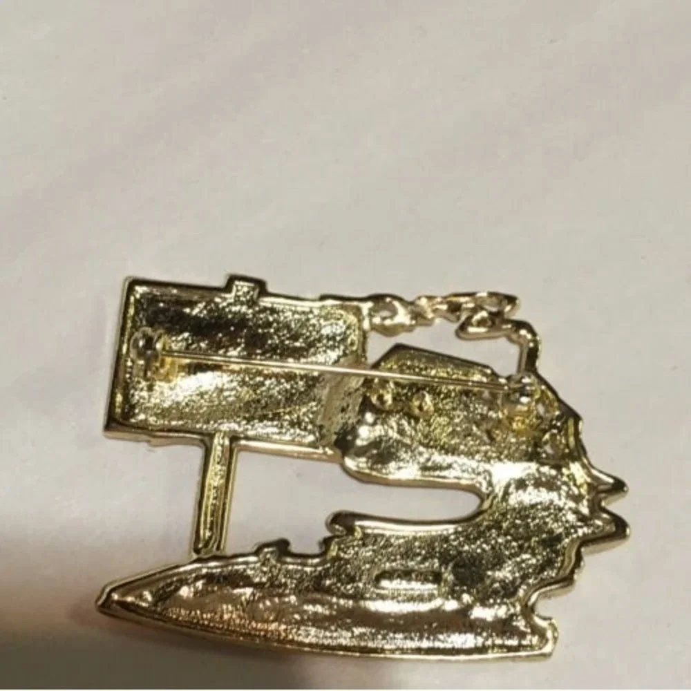 Vintage Pins Brooches‎ Gold and Silver Relator Work Pins